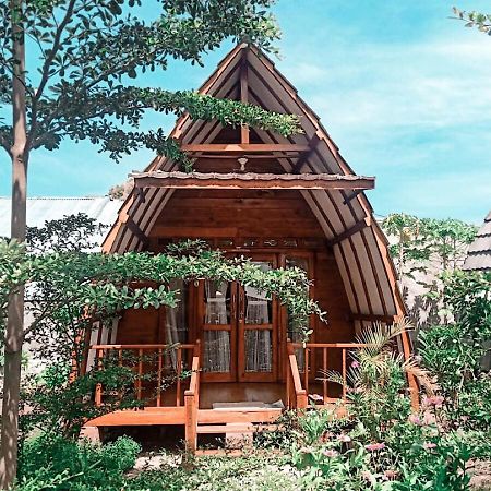 Raffles Inn Labuan Bajo Exterior foto