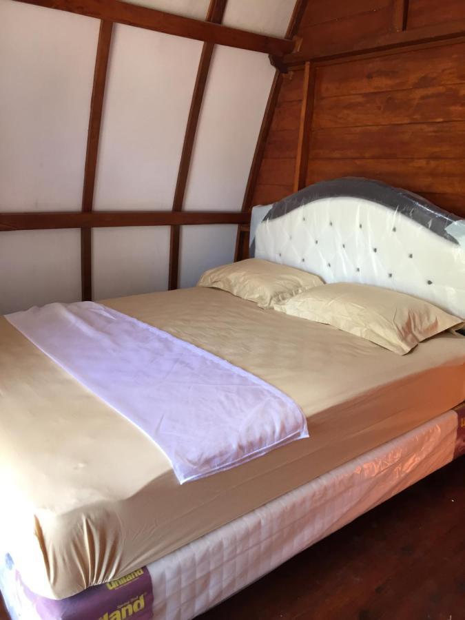 Raffles Inn Labuan Bajo Exterior foto