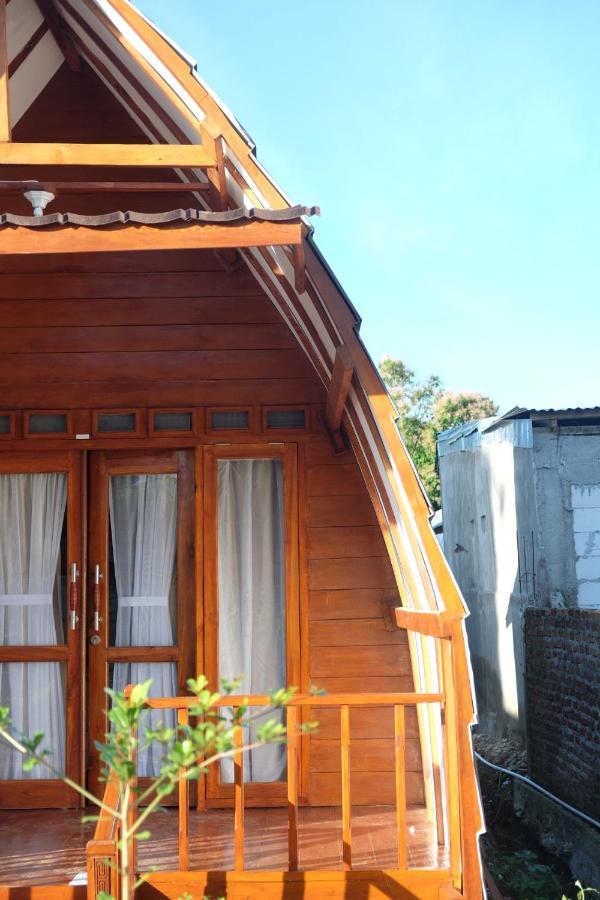 Raffles Inn Labuan Bajo Exterior foto